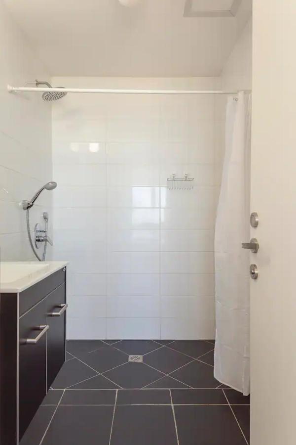 Oַ&O Group- Luxury Apt Tower Best Sea View Bat Yam Exteriör bild