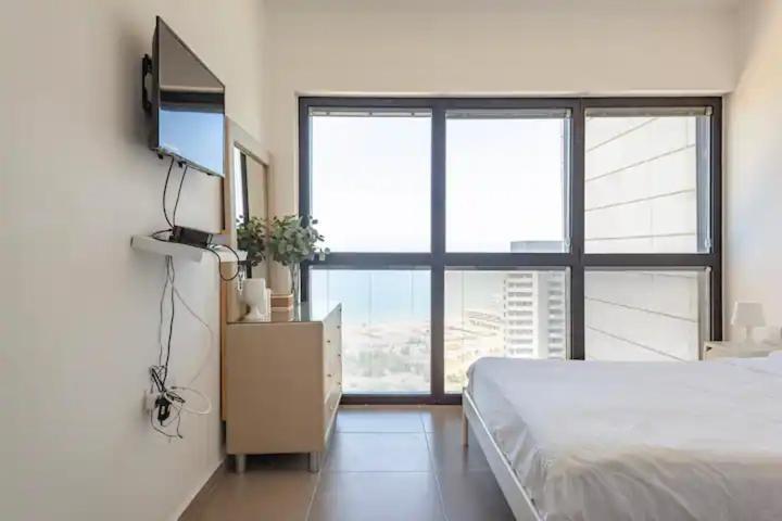 Oַ&O Group- Luxury Apt Tower Best Sea View Bat Yam Exteriör bild
