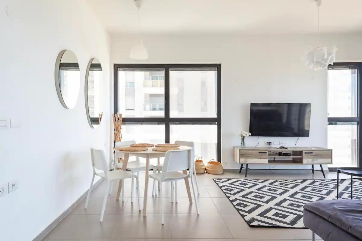 Oַ&O Group- Luxury Apt Tower Best Sea View Bat Yam Exteriör bild