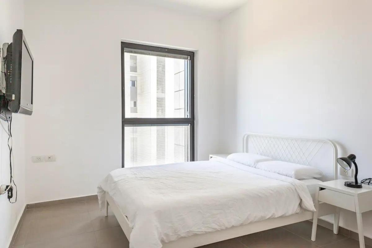 Oַ&O Group- Luxury Apt Tower Best Sea View Bat Yam Exteriör bild
