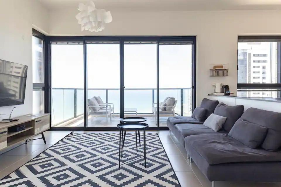 Oַ&O Group- Luxury Apt Tower Best Sea View Bat Yam Exteriör bild