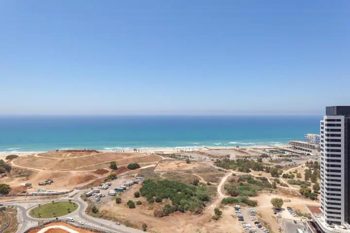 Oַ&O Group- Luxury Apt Tower Best Sea View Bat Yam Exteriör bild