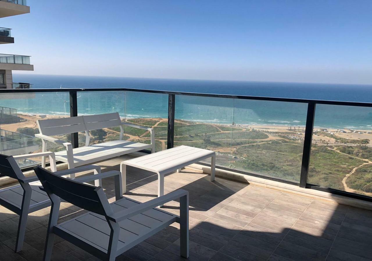 Oַ&O Group- Luxury Apt Tower Best Sea View Bat Yam Exteriör bild