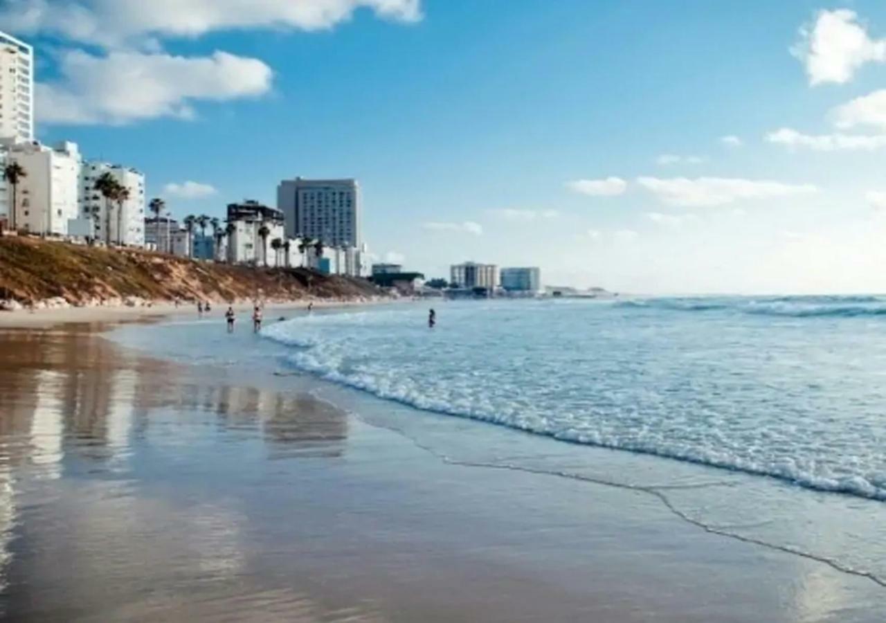 Oַ&O Group- Luxury Apt Tower Best Sea View Bat Yam Exteriör bild